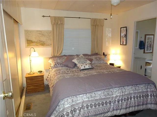 Master Bedroom-kingsize bed