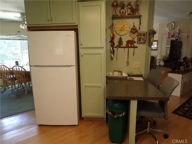 NEW Refrigerator & Breakfast Bar