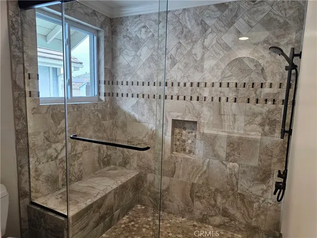 Primary shower with dual shower heads