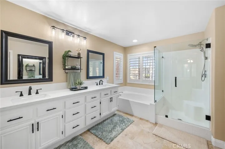 Upstairs: Master Bathroom
