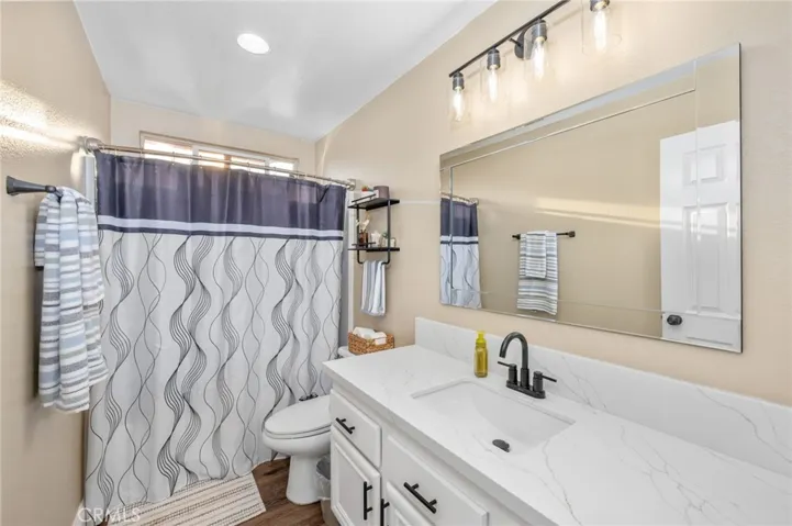 Upstairs: GUest Bathroom