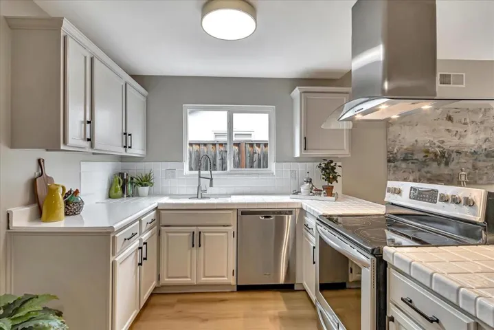 945 Scott Court, Campbell, California 95008