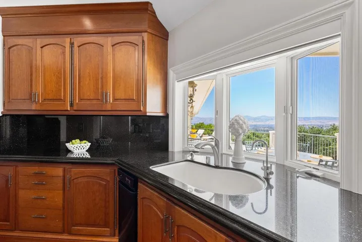 112 Madera Court, Los Gatos, California 95032