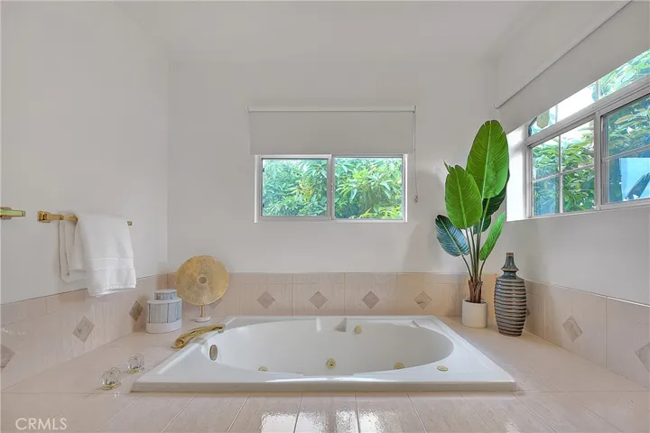 Jetted tub in Master bathroom