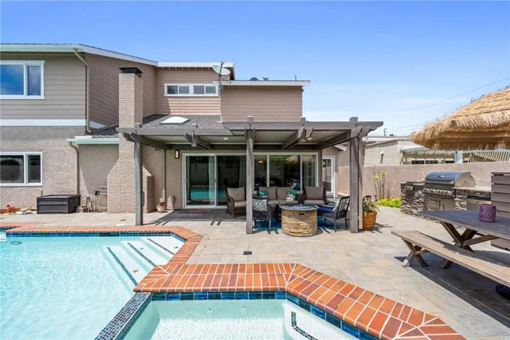 Recently refreshed plaster and pavers throughout!