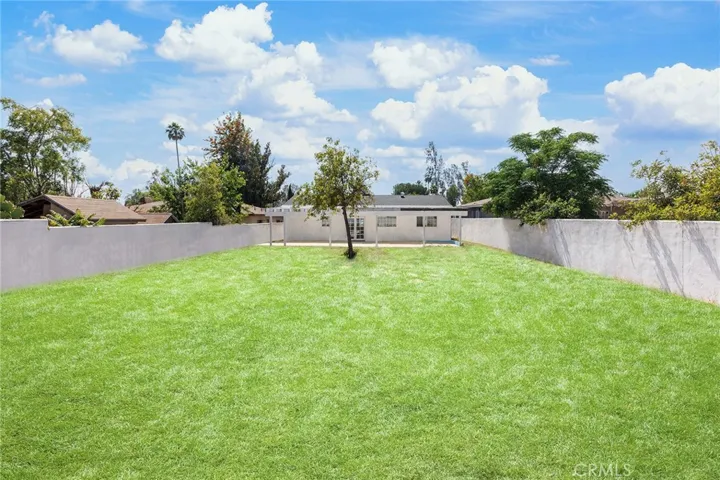 8277 Cherimoya Avenue, Fontana, California 92335