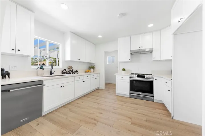 8277 Cherimoya Avenue, Fontana, California 92335