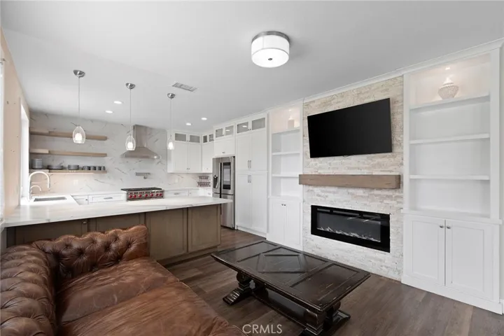 Fireplace and TV location