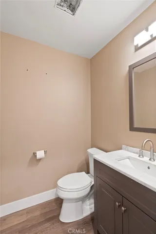 Downstairs 1/2 Bath
