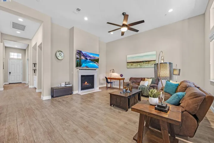 390 Fletcher Lane, Brentwood, California 94513