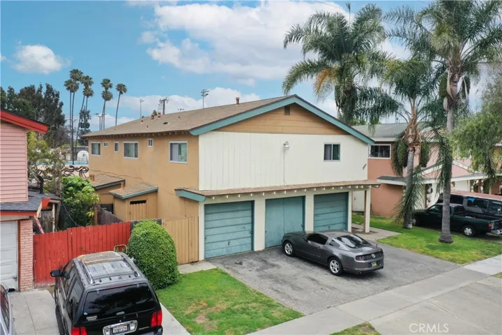 2225 S Center Street, Santa Ana, California 92704