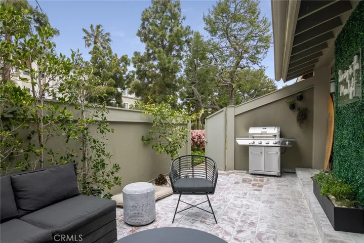 Spacious front patio