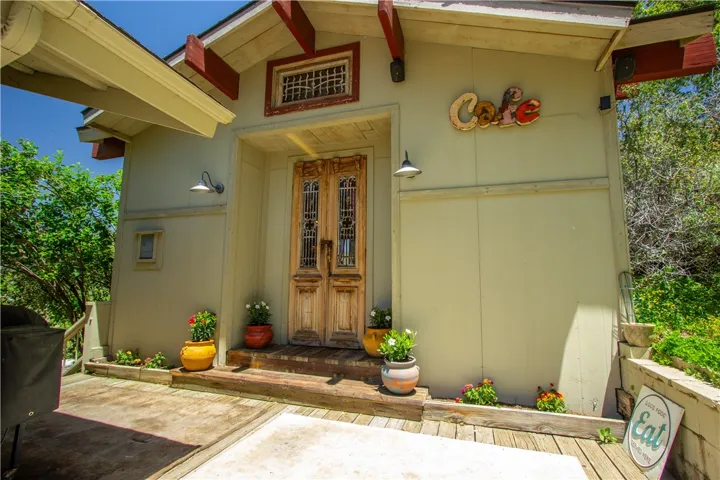 Outdoor Kitchen entrance