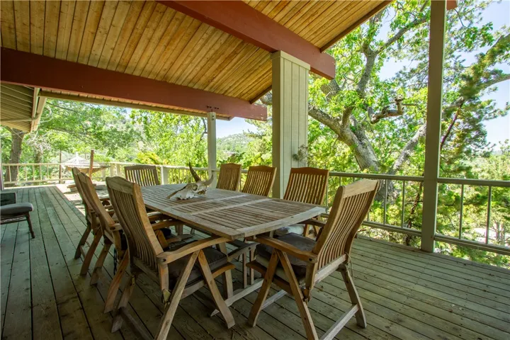 Front Deck Dinning area