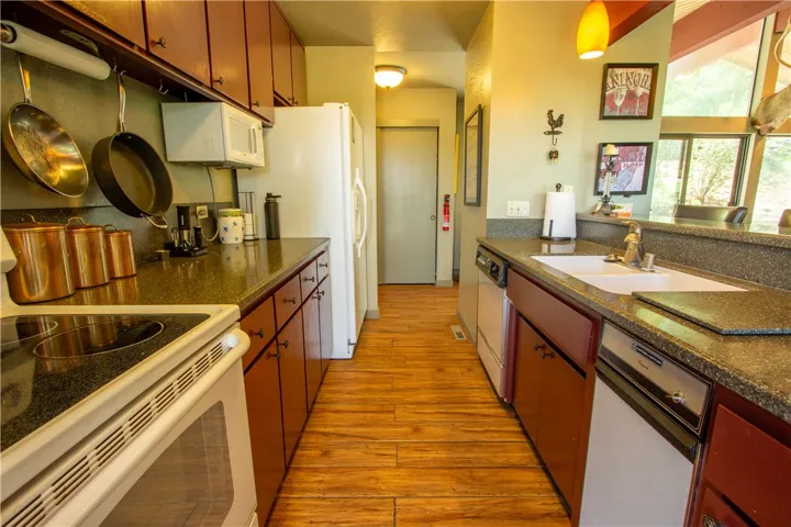 Kitchen facing entryway