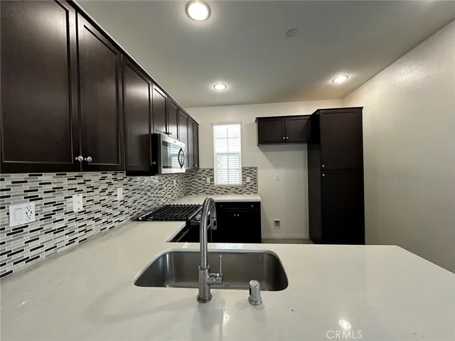 5846 Ginger Dr, Eastvale, California 92880