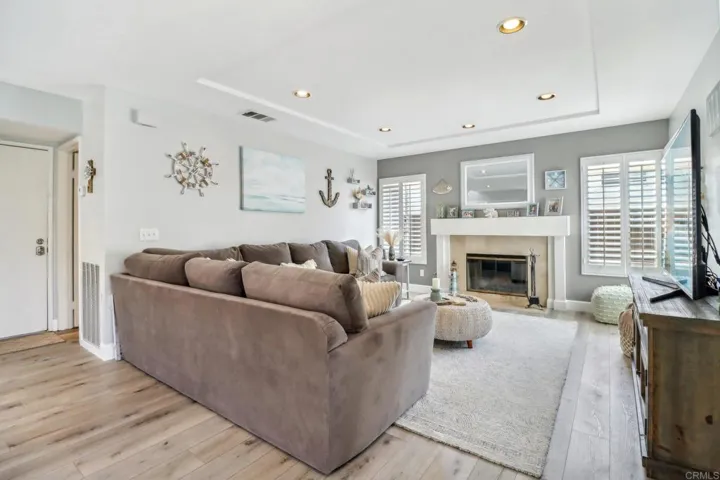 2014 Redwood Crest, Vista, California 92081