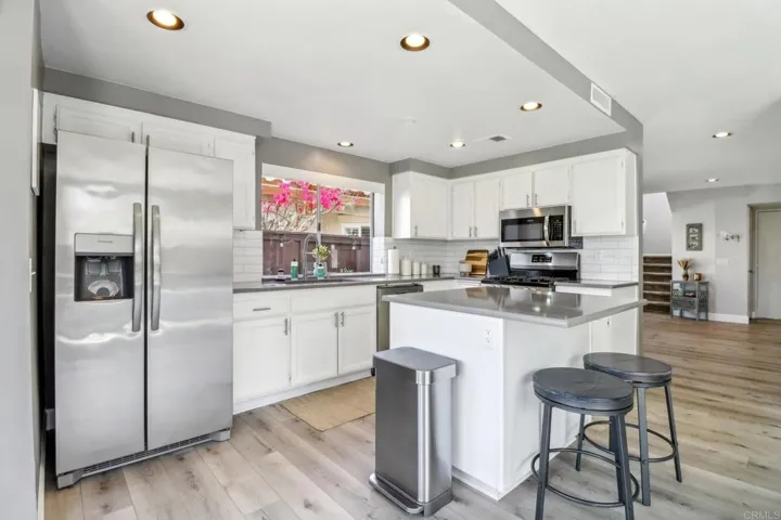 2014 Redwood Crest, Vista, California 92081