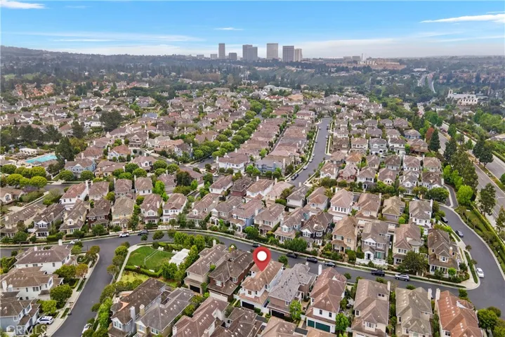 INCREDIBLE CENTRAL LOCATION NEAR FASHION ISLAND.