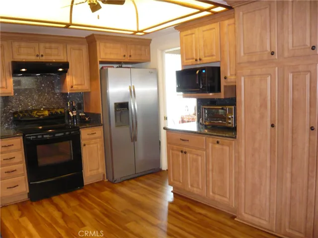 Lots of cabinets