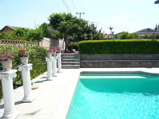 steps leading to upper level yard