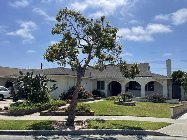 15631 Plymouth Lane, Huntington Beach, California 92647