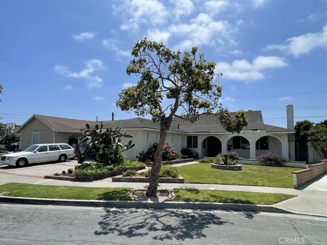 15631 Plymouth Lane, Huntington Beach, California 92647