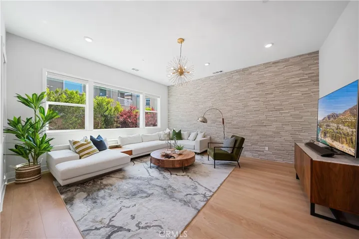 625 Cardona, Lake Forest, California 92630