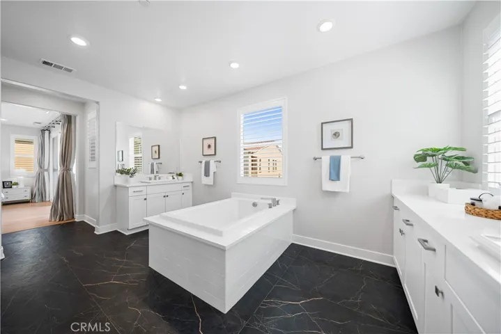 625 Cardona, Lake Forest, California 92630