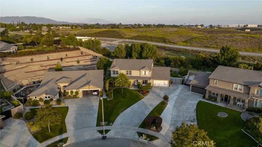 33581 Gene Autry Circle, Yucaipa, California 92399