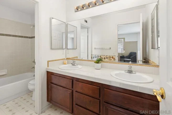 2503 Valley Waters Ct, Spring Valley, California 91978