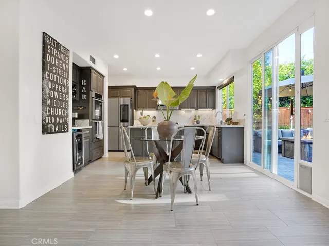 Breakfast nook eating area and Chefs kitchen with all the bells and whistles!