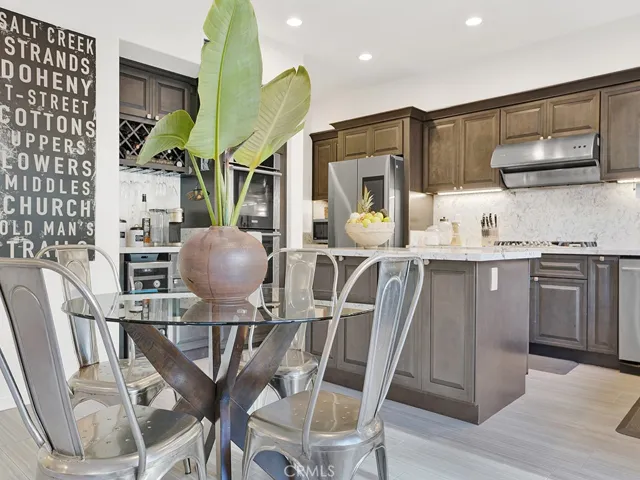 Breakfast table, overlooking the dry bar and kitchen!