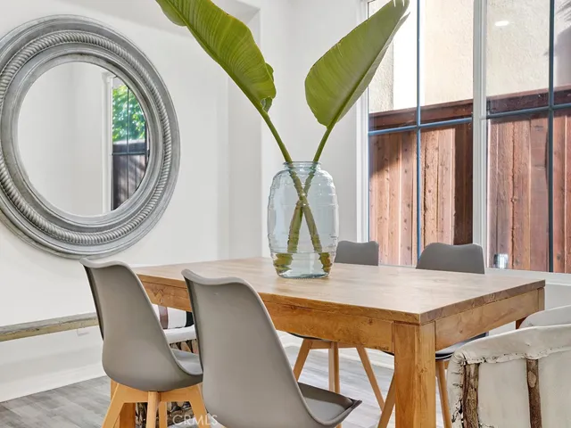 Come entertain your guests in this beautiful dining room!