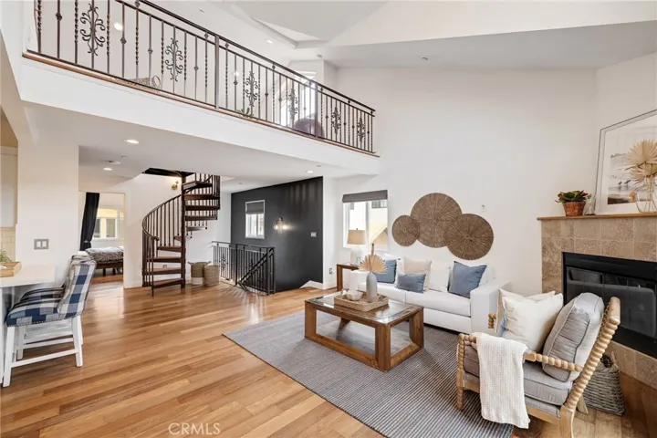 522 N Elena Avenue B, Redondo Beach, California 90277