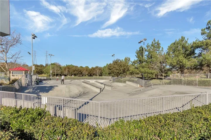 Ladera Ranch offers many sports parks including a skate park, tennis and pickleball courts, basketball court and newly installed disc golf courses along the Botannica Trail. There is a also a dog park (separate ones for large and small dogs)