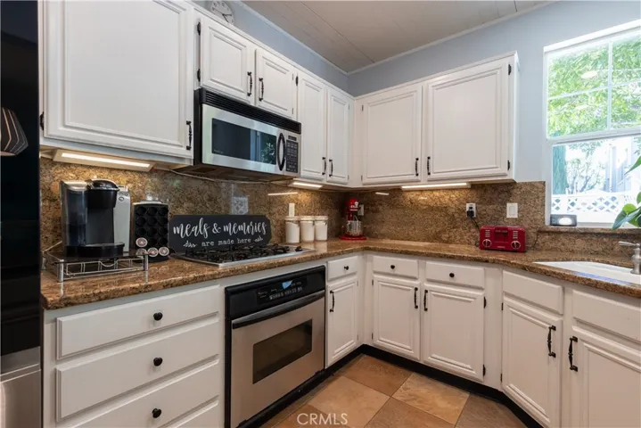 Plan C Surrey Farm homes have the largest kitchen layout with ample cabinet and counter space.
