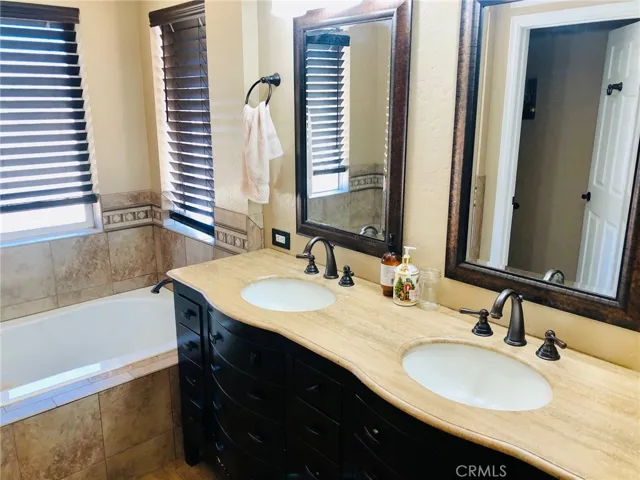 9887 Bella Vista Street, Apple Valley, California 92308