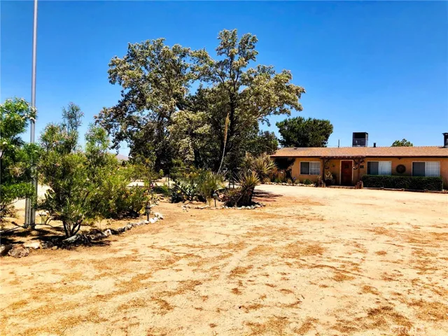 9887 Bella Vista Street, Apple Valley, California 92308