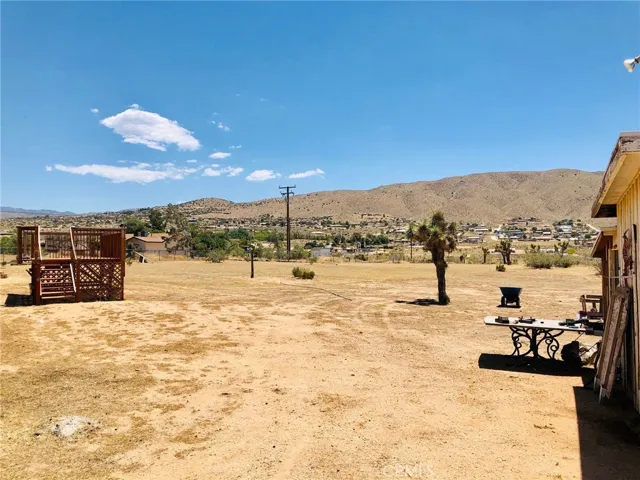 9887 Bella Vista Street, Apple Valley, California 92308