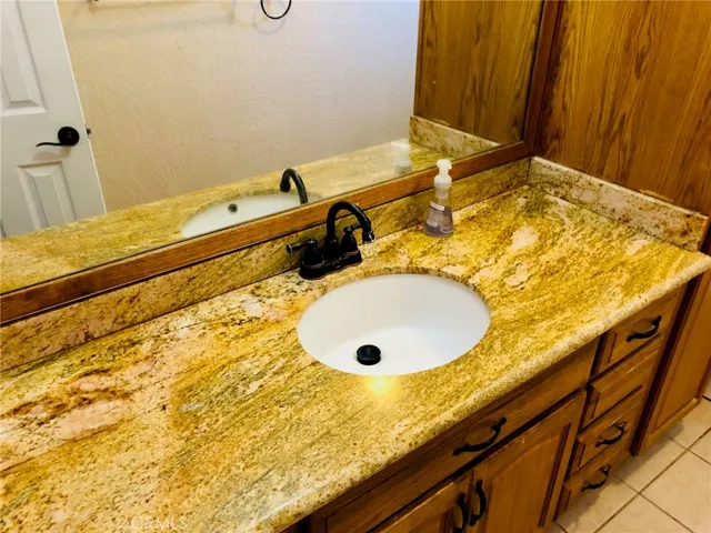 9887 Bella Vista Street, Apple Valley, California 92308