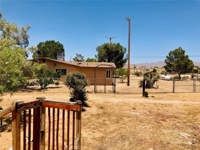 9887 Bella Vista Street, Apple Valley, California 92308