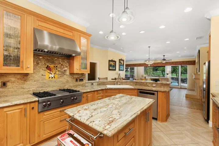 75723 Heritage - Kitchen