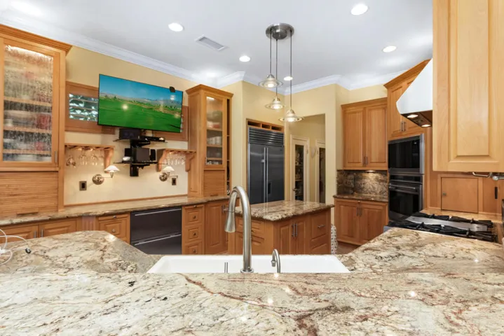 75723 Heritage - Kitchen