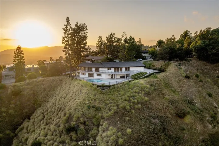 481 Starlight Crest Drive, La Canada Flintridge, California 91011