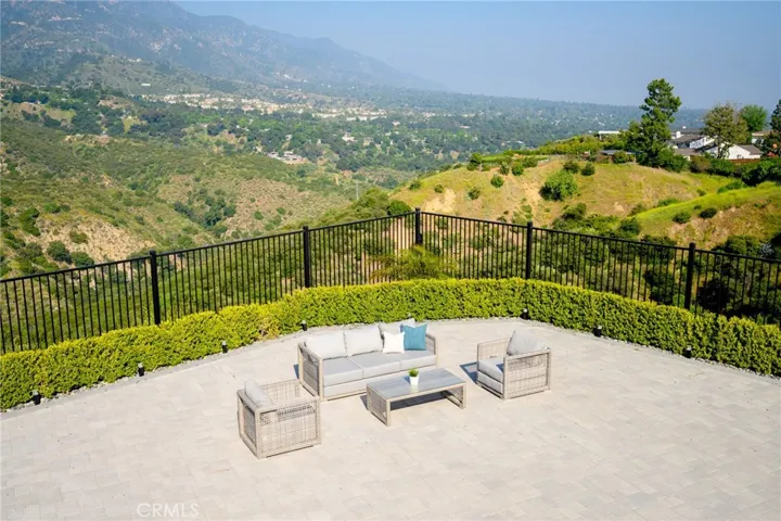 481 Starlight Crest Drive, La Canada Flintridge, California 91011