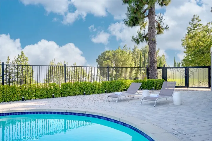 481 Starlight Crest Drive, La Canada Flintridge, California 91011
