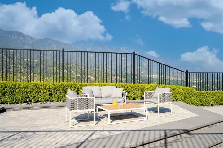 481 Starlight Crest Drive, La Canada Flintridge, California 91011
