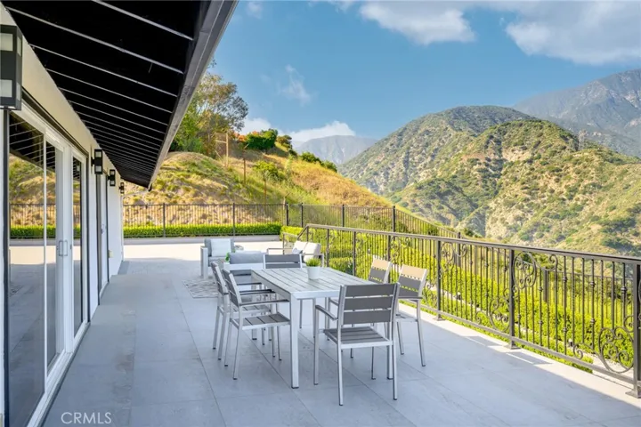 481 Starlight Crest Drive, La Canada Flintridge, California 91011