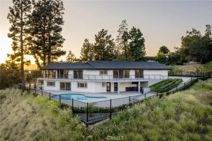 481 Starlight Crest Drive, La Canada Flintridge, California 91011